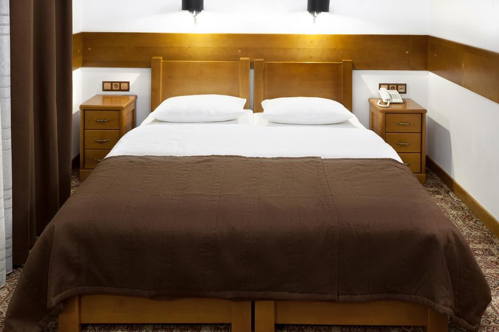 Tatariv Deluxe Hotel Exterior photo